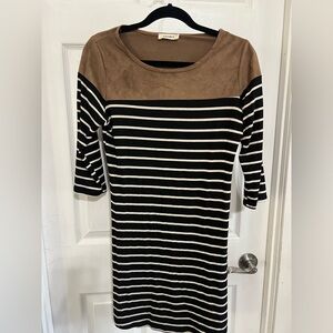 Beautiful black, cream and suede dress. Very comfortable.